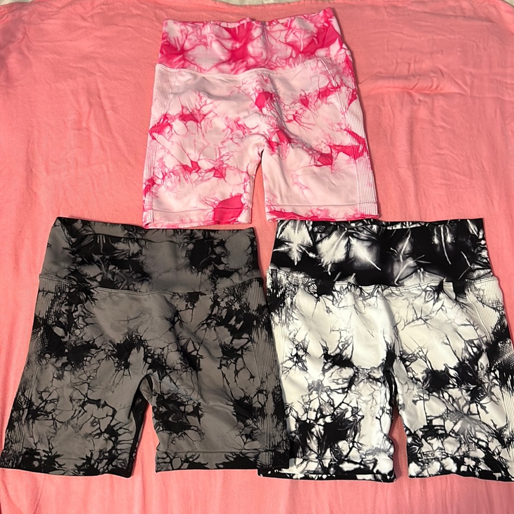 3 pack Scrunch butt workout shorts!